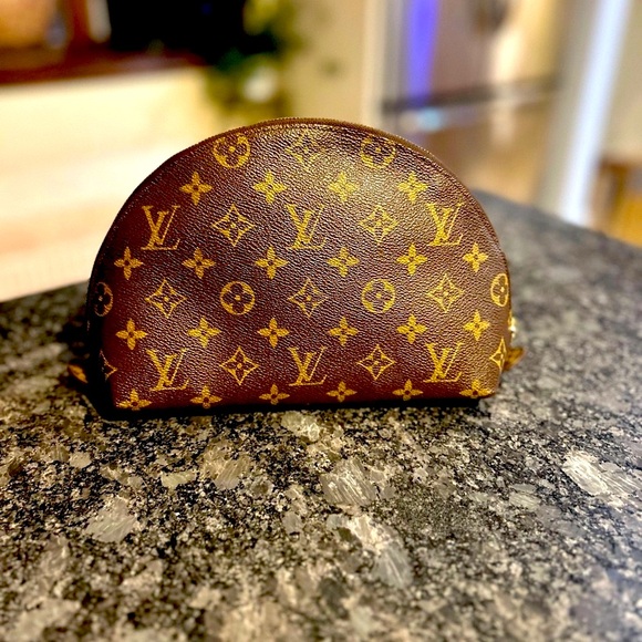 🦁 Louis Vuitton LV Monogram Travel Pouch Bag - Picture 13 of 13